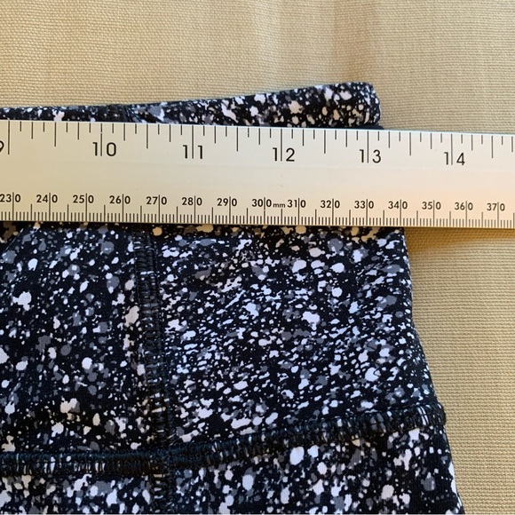 Lululemon Outrun 17" Crop Style W6ABNS Women’s Size 6 Splatter White Black/Black - Picture 12 of 15